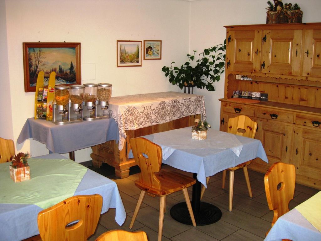 Hotel Pensiun Garni Plaz Scuol Esterno foto