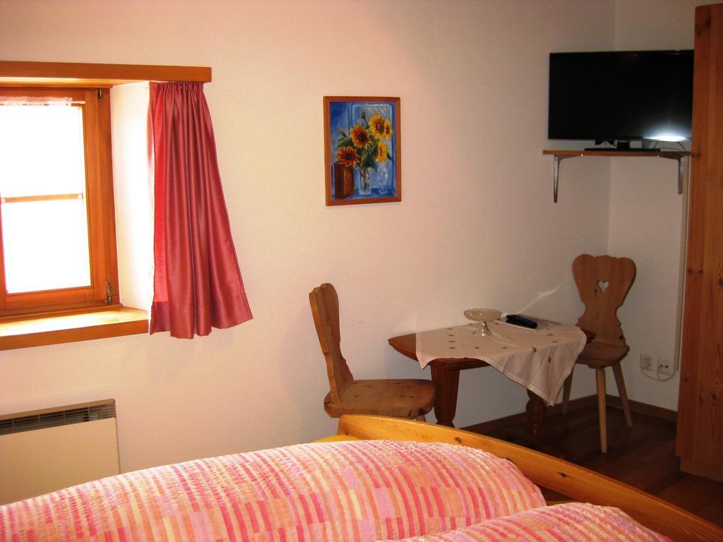 Hotel Pensiun Garni Plaz Scuol Esterno foto